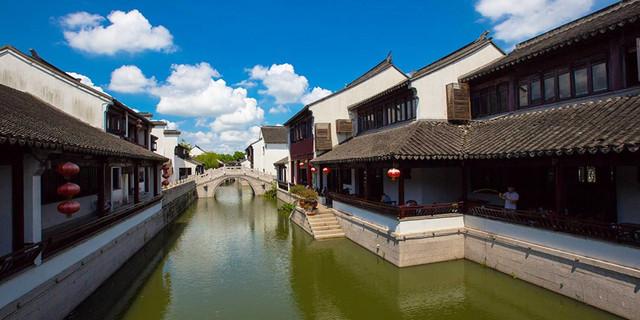 奔驰4s店保养价格表费用太高，怎么保养划算？